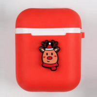 chekhol_dlya_airpods_happy_new_music_krasnyy